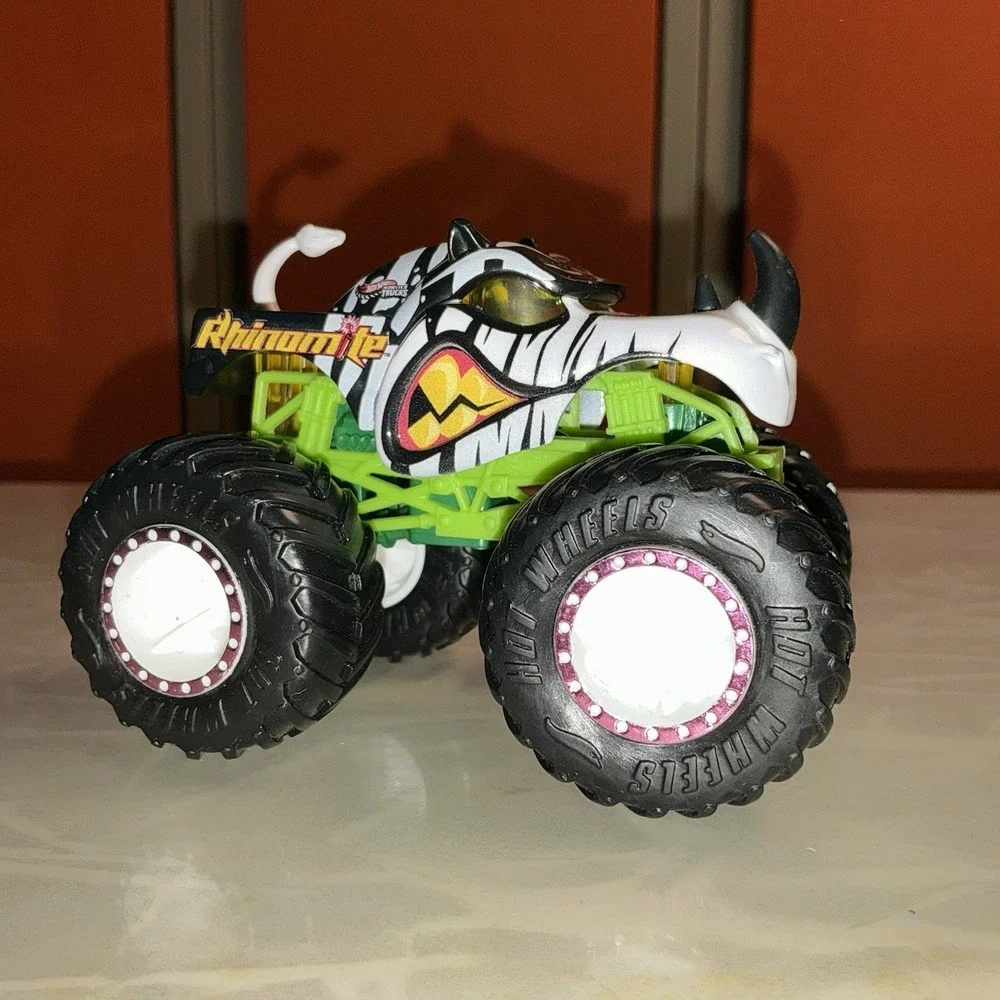 Hot Wheels Monster‎ Jam - Monster Truck - Rhinomite - 2025 - 1:64 Scale